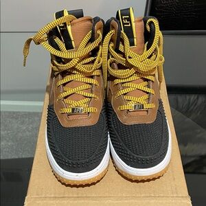 Never worn Lunar Force 1 Duck Boot (High-Top Sneakers) Big Kids Youth size 7Y